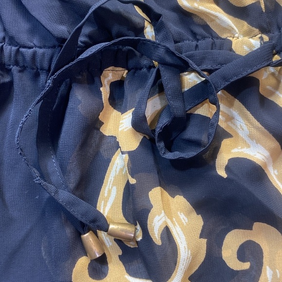 Lane Bryant Elegant Black and Gold Graphic Blouse with Relaxed Fit Size 16 - Picture 8 of 9